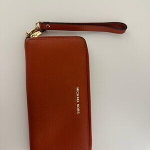 Pre-Owned Michael Kors Jet-Set Travel Wallet